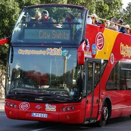 Deluxe Steps To St George's Bay Apartament