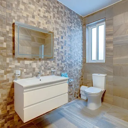 Apartament Deluxe Steps To St George's Bay *