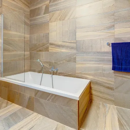 Deluxe Steps To St George's Bay * St. Julian's