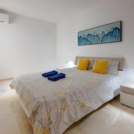 Deluxe Steps To St George's Bay Apartament St. Julian's