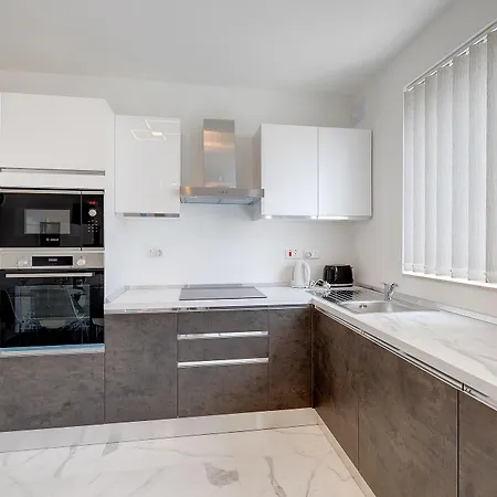 Deluxe Steps To St George's Bay * St. Julian's