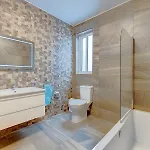 شقة Deluxe Steps To St George's Bay