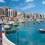 شقة Deluxe Steps To St George's Bay سانت جوليان