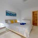 شقة Deluxe Steps To St George's Bay سانت جوليان