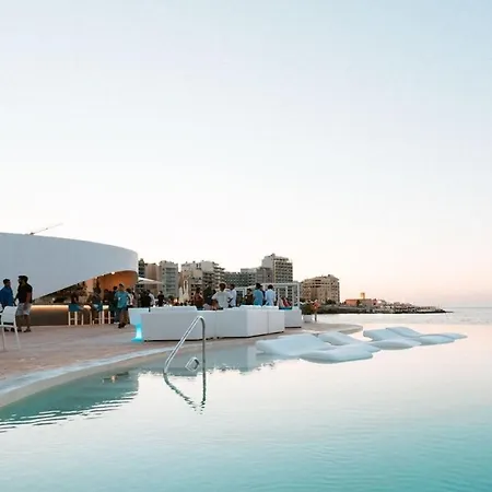 公寓 Deluxe Steps To St George's Bay Saint Julian's