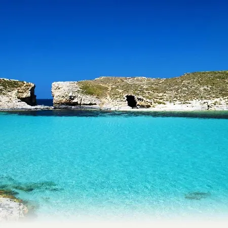 شقة Deluxe Steps To St George's Bay *