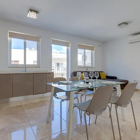 Appartement Deluxe Steps To St George's Bay