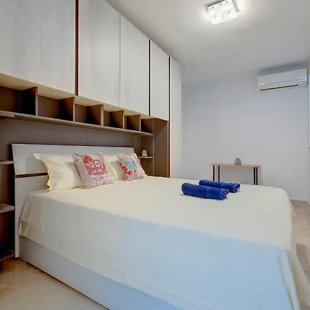 Appartement Deluxe Steps To St George's Bay *