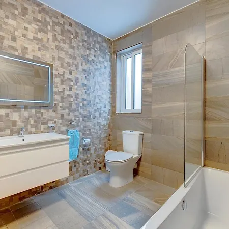 Appartement Deluxe Steps To St George's Bay