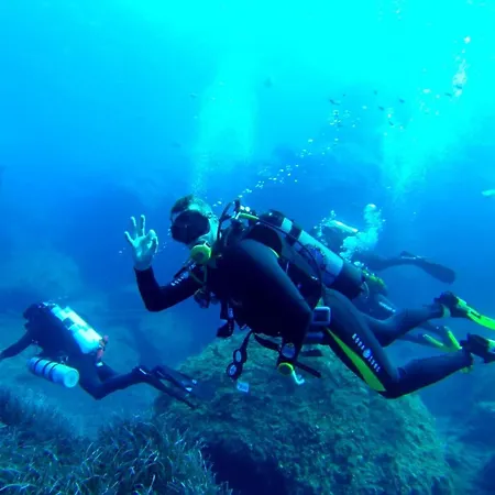 Deluxe Steps To St George's Bay 公寓 *