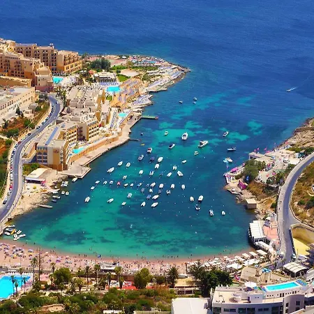 شقة Deluxe Steps To St George's Bay *