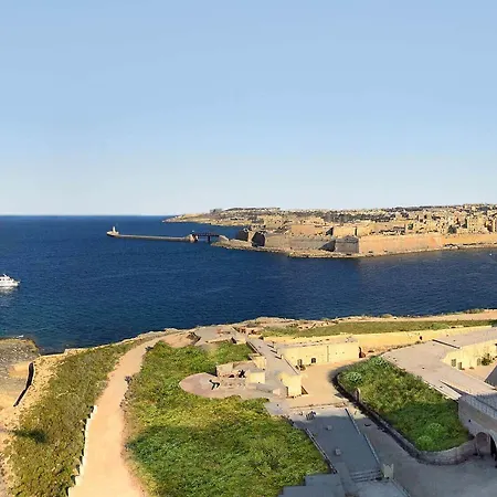 Deluxe Steps To St George's Bay *