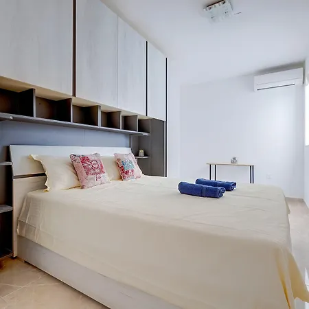 Apartman Deluxe Steps To St George's Bay