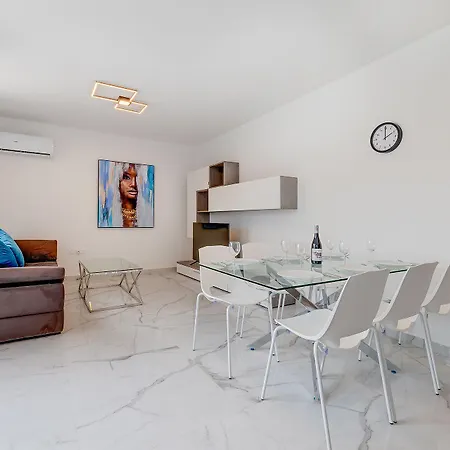 Deluxe Steps To St George's Bay Apartman San Ġiljan