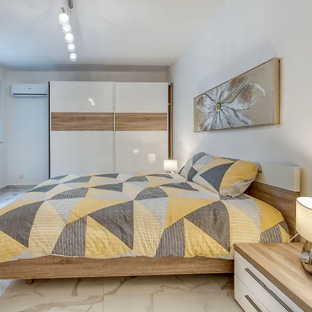 Deluxe Steps To St George's Bay