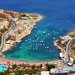 Διαμέρισμα Deluxe Steps To St George's Bay *