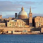 Deluxe Steps To St George's Bay *