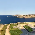Deluxe Steps To St George's Bay *
